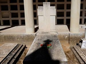 Spanyol Gusur Makam Diktator Fasis Primo de Rivera Spanyol Gusur Makam Diktator Fasis Primo de Rivera