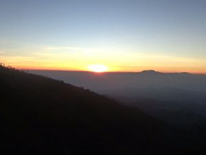 Indahnya Sunrise Lebaran di Puncak B29 Lumajang