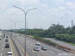Puncak Arus Balik, Tol Japek Arah Jakarta Ramai Lancar Siang Ini