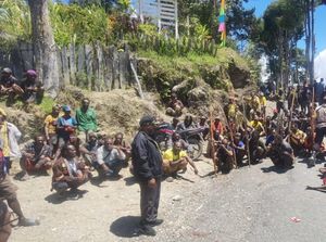 Warga Angkat Senjata Pascaserangan KKB di Intan Jaya, Siagakan Busur Panah Warga Angkat Senjata Pascaserangan KKB di Intan Jaya, Siagakan Busur Panah