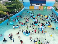 Libur Lebaran, Obwis Cikao Park Jadi Lautan Manusia
