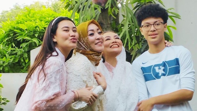 Kabar Terkini Artis dari InsertLive : Bukan Om, Ini Panggilan Keanu Anak Angelina Sondakh untuk Anak Aaliyah-Thariq