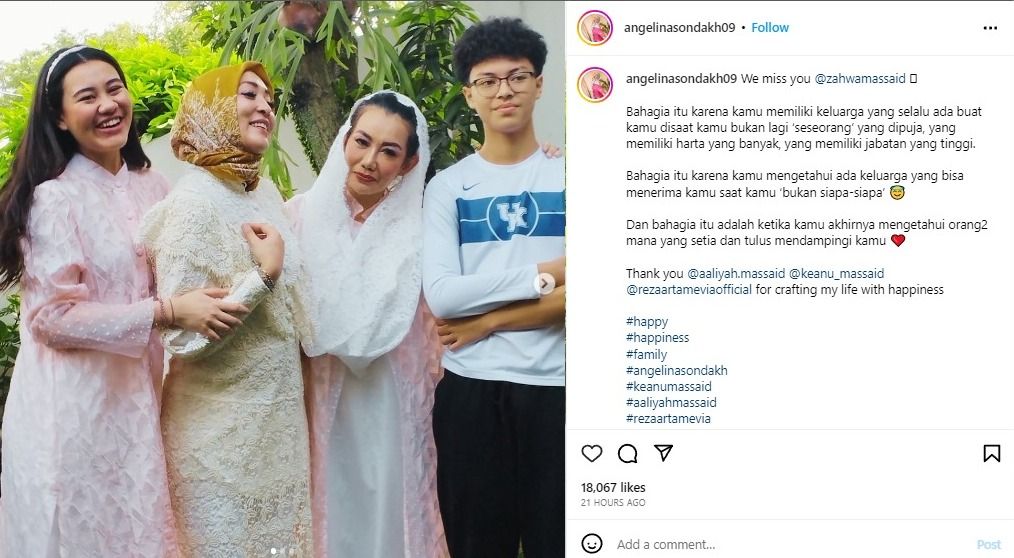 Angelina Sondakh bersama Reza Artamevia, Aaliyah Massaid, dan Keanu Massaid.