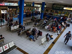 1863 Pemudik Tiba di Kampung Rambutan, Menurun Dibanding H+7 Lebaran