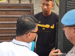 Polisi Menunggu 30 Menit Sebelum Geledah Rumah AKBP Achiruddin Polisi Menunggu 30 Menit Sebelum Geledah Rumah AKBP Achiruddin