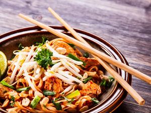 Stop! Cara Pakai Sumpit Ini Ternyata Punya Arti Tak Sopan Stop! Cara Pakai Sumpit Ini Ternyata Punya Arti Tak Sopan