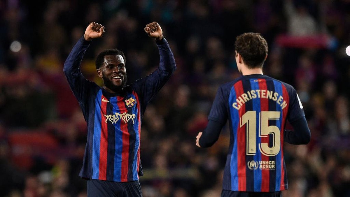 Kessie (kiri) dan Christensen. Foto: AFP via Getty Images/JOSEP LAGO