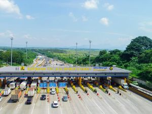 Ternyata Polisi, Sopir Mobil Dinas Ogah Bayar Tol Sempat Bentak Petugas Ternyata Polisi, Sopir Mobil Dinas Ogah Bayar Tol Sempat Bentak Petugas