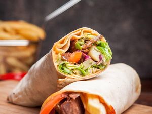 20 Kebab Gurih Juicy yang Murah Meriah Ada di Sini! 20 Kebab Gurih Juicy yang Murah Meriah Ada di Sini!