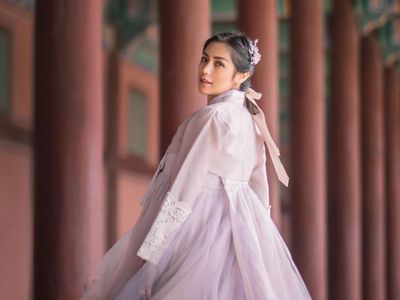 7 Foto Jessica Iskandar Pakai Hanbok di Korea, Makin Cantik Usai Oplas Hidung