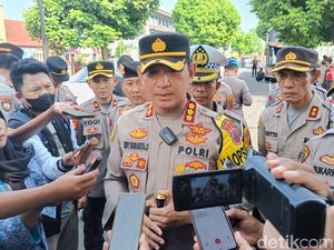 Polisi Banyumas Buka Opsi One Way Lokal Jika Arus Balik di Ajibarang Macet Polisi Banyumas Buka Opsi One Way Lokal Jika Arus Balik di Ajibarang Macet