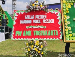 Karangan Bunga Ganjar Presiden Mejeng Jelang Pengumuman Capres PPP
