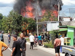 Tidur saat Rumah Kebakaran, Lansia di Soppeng Alami Luka Bakar Tidur saat Rumah Kebakaran, Lansia di Soppeng Alami Luka Bakar