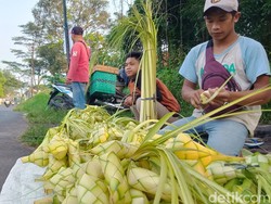 Bakdo Kupat, Penjual Ketupat Janur Mulai Bermunculan di Klaten