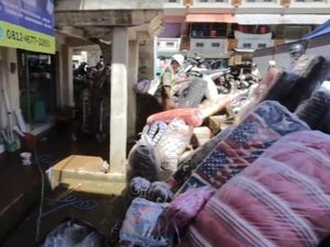 Belasan Kios di Pasar Terendam Lumpur, Bupati Janji Ganti Rugi