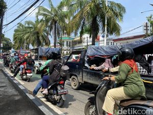 Ragunan Masih Ramai Pengunjung Meski Libur Lebaran Usai, Lalin Macet