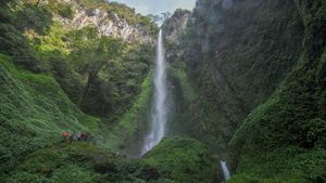 Air Terjun Pancuran Rayo Sang Primadona Libur Lebaran di Jambi