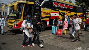 Arus Balik, Terminal Bus Tanjung Priok Mulai Ramai Pemudik