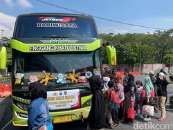 Difasilitasi Polisi, 300 Pemudik Asal Ngawi Balik Gratis ke Jakarta