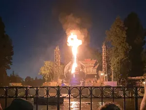 Disney Tiadakan Show Api di Seluruh Dunia Setelah Insiden Naga Terbakar Disney Tiadakan Show Api di Seluruh Dunia Setelah Insiden Naga Terbakar