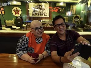 Penampilan Baru Nunung yang Kini Botak Gegara Kemoterapi Kanker Penampilan Baru Nunung yang Kini Botak Gegara Kemoterapi Kanker