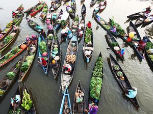 5 Pasar Unik di Asia, Terapung di Sungai hingga Ada di Pinggir Rel Kereta 5 Pasar Unik di Asia, Terapung di Sungai hingga Ada di Pinggir Rel Kereta