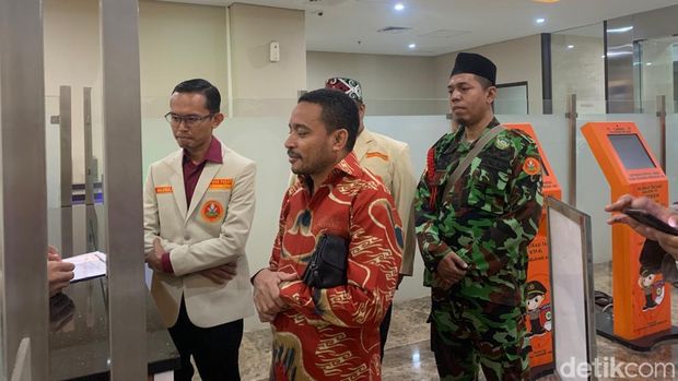 Peneliti BRIN, Andi Pangerang Hasanuddin viral karena mengancam Muhammadiyah melalui komentar Facebooknya. PP Pemuda Muhamamdiyah melaporkan Andi ke polisi.