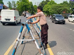 Arus Lalin di Jalan Jogja-Solo Klaten Mulai Surut, Barikade Median Dilepas