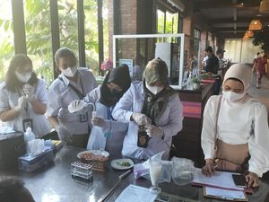 Restoran di Labuan Bajo Disidak Setelah Jokowi Nyaris Makan Buah Berformalin Restoran di Labuan Bajo Disidak Setelah Jokowi Nyaris Makan Buah Berformalin