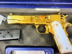 Nekat Bawa Pistol Emas 24K, Perempuan Ditangkap di Bandara