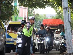 Arus Balik Lebaran, Polisi di Parepare Terapkan Rekayasa Lalin Urai Macet
