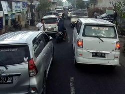 Jalan Sempit Biang Kerok Kemacetan di Nusa Penida