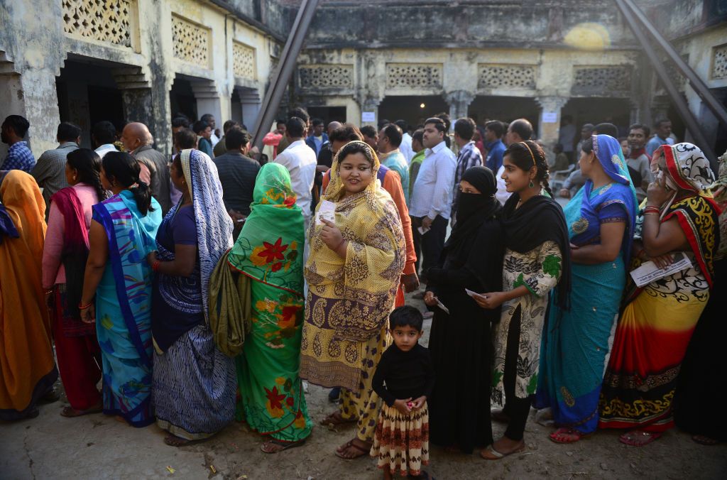 Perserikatan Bangsa-Bangsa (PBB) menyatakan India akan menyalip China sebagai negara terpadat di dunia. Populasi di India mencapai 1,422 miliar orang!