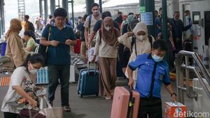 Puluhan Ribu Pemudik Via Kereta Tiba di Ibu Kota