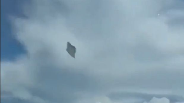 Rekaman UFO oleh seorang pilot yang sedang terbang menuju Medellin