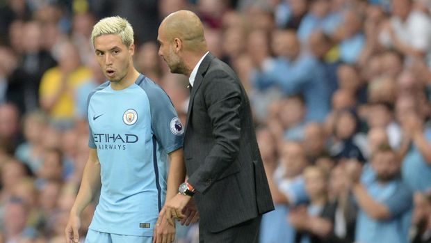 Manchester City's Spanish manager Pep Guardiola talks to Manchester City's French midfielder Samir Nasri (L) as he prepares to come on during the English Premier League football match between Manchester City and West Ham United at the Etihad Stadium in Manchester, north west England, on August 28, 2016. / AFP / Oli SCARFF / RESTRICTED TO EDITORIAL USE. No use with unauthorized audio, video, data, fixture lists, club/league logos or 'live' services. Online in-match use limited to 75 images, no video emulation. No use in betting, games or single club/league/player publications.  /         (Photo credit should read OLI SCARFF/AFP via Getty Images)