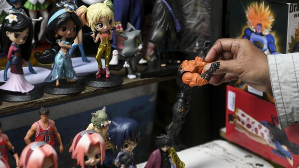 Sayang Anak, Pasar Mainan Asemka Diserbu