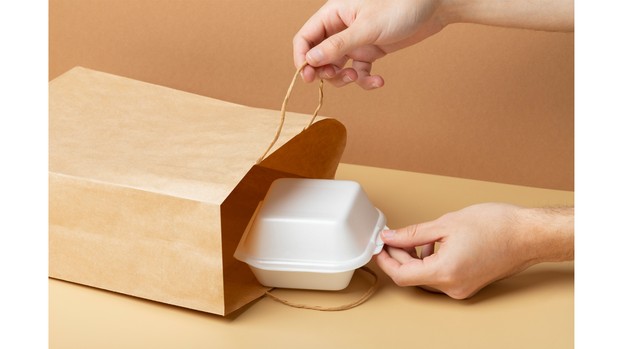 Sejumlah etika makan unik di restoran yang ada di berbagai negara/freepik/freepik Ilustrasi makanan yang dibungkus.