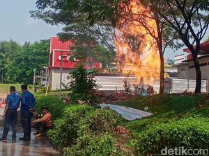 Api Belum Padam, Pedagang Rest Area Tol Cipali Diberi Kompensasi Api Belum Padam, Pedagang Rest Area Tol Cipali Diberi Kompensasi
