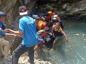 Wisatawan Sempat Hilang di Curug Carita Pandeglang Ditemukan Tewas Wisatawan Sempat Hilang di Curug Carita Pandeglang Ditemukan Tewas