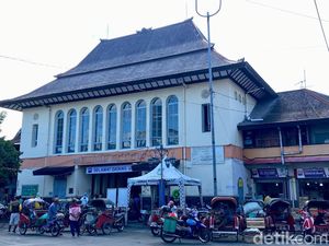 Mengenal Pasar Gede Solo: 16 Kuliner, Jajanan, dan Oleh-oleh Khasnya Mengenal Pasar Gede Solo: 16 Kuliner, Jajanan, dan Oleh-oleh Khasnya