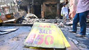 Sisa-sisa Kebakaran yang Hanguskan 20 Kios di New Delhi