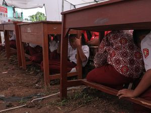 5 Bulan Usai Gempa, Siswa & Guru Cianjur Berlatih Siaga Bencana 5 Bulan Usai Gempa, Siswa & Guru Cianjur Berlatih Siaga Bencana