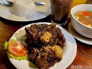 Sajian Lezat Sop Buntut Bandung yang Jadi Favorit Pangeran Siam Sajian Lezat Sop Buntut Bandung yang Jadi Favorit Pangeran Siam