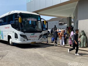 Terminal Leuwi Panjang Masih Ramai Penumpang Meski Arus Puncak Sudah Lewat Terminal Leuwi Panjang Masih Ramai Penumpang Meski Arus Puncak Sudah Lewat