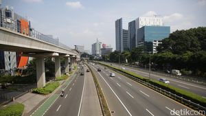 Suasana Tol Dalam Kota yang Lengang di Hari Pertama Masuk Kerja