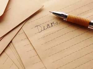 5 Contoh Surat Tidak Resmi untuk Sekolah, Orang Tua, Sahabat, dan Kekasih 5 Contoh Surat Tidak Resmi untuk Sekolah, Orang Tua, Sahabat, dan Kekasih