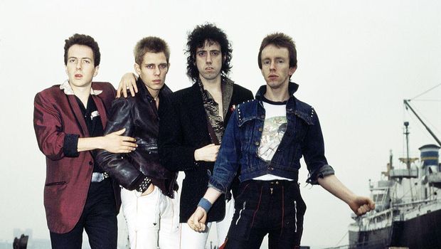(left to right) Singer Joe Strummer (1952 - 2002), bassist Paul Simonon, guitarist Mick Jones and drummer Nicky 'Topper' Headon of British punk group The Clash in New York in 1978. (Photo by Michael Putland/Getty Images)