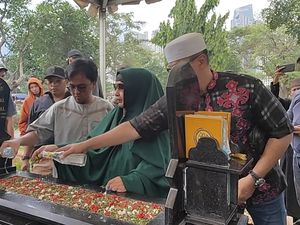 10 Tahun Uje Berpulang, Ini yang Dirindukan Ibunda 10 Tahun Uje Berpulang, Ini yang Dirindukan Ibunda