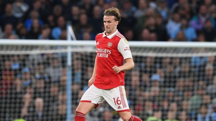 MANCHESTER, ENGLAND - APRIL 26: Rob Holding of Arsenal during the Premier League match between Manchester City and Arsenal FC at Etihad Stadium on April 26, 2023 in Manchester, England. (Photo by Stuart MacFarlane/Arsenal FC via Getty Images)
